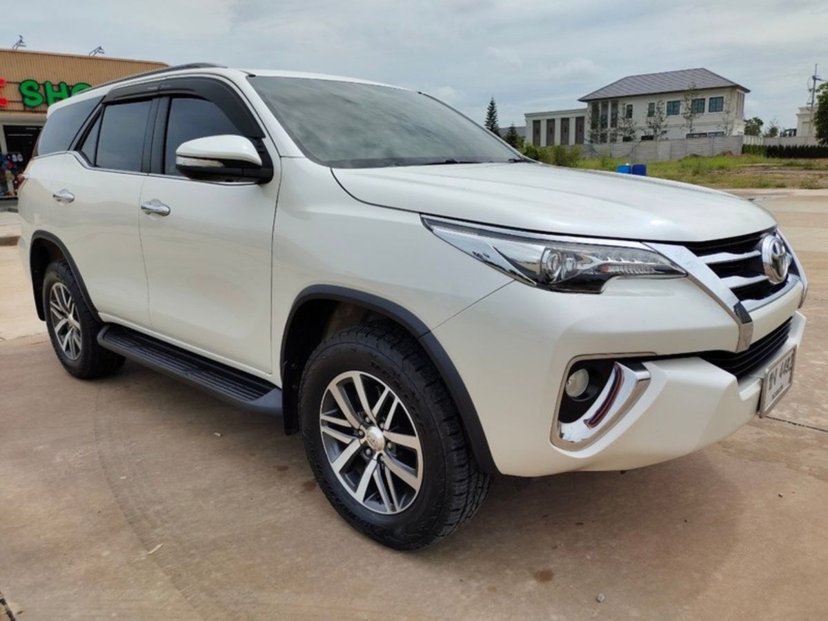 รถเช่า 7 ที่นั่ง Toyota Fortuner ขอนแก่น