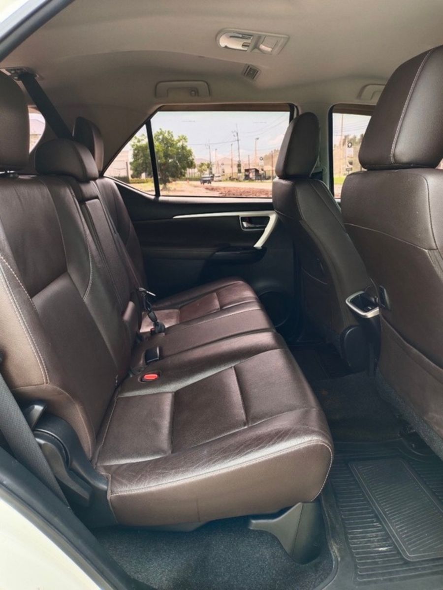 เบาะหลัง Toyota Fortuner รถเช่าครอบครัว