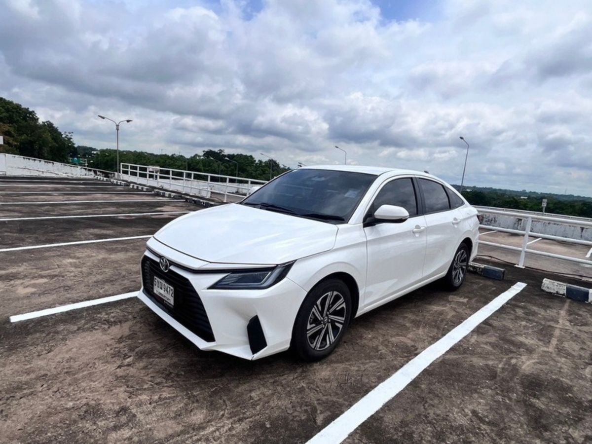 รถเช่า Toyota Yaris Ativ 2023 สีขาว คันจริง